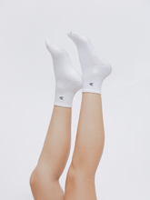 Load image into Gallery viewer, Avant Crew Socks in White