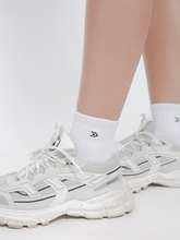Load image into Gallery viewer, Avant Crew Socks in White