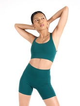 Load image into Gallery viewer, Stride Mid Thigh Shorts 6” in Mojito