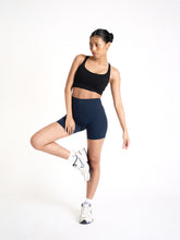 Load image into Gallery viewer, Stride Mid Thigh Shorts 6” in Oxford