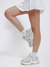 Load image into Gallery viewer, Avant Crew Socks in White