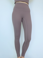 Load image into Gallery viewer, Essential Leggings in Mocha