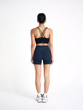 Load image into Gallery viewer, Stride Mid Thigh Shorts 6” in Oxford
