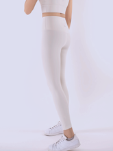 Load image into Gallery viewer, Ultra Lush Leggings in Pearl
