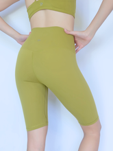 Load image into Gallery viewer, Energy Biker Shorts 9&quot; in Turmeric
