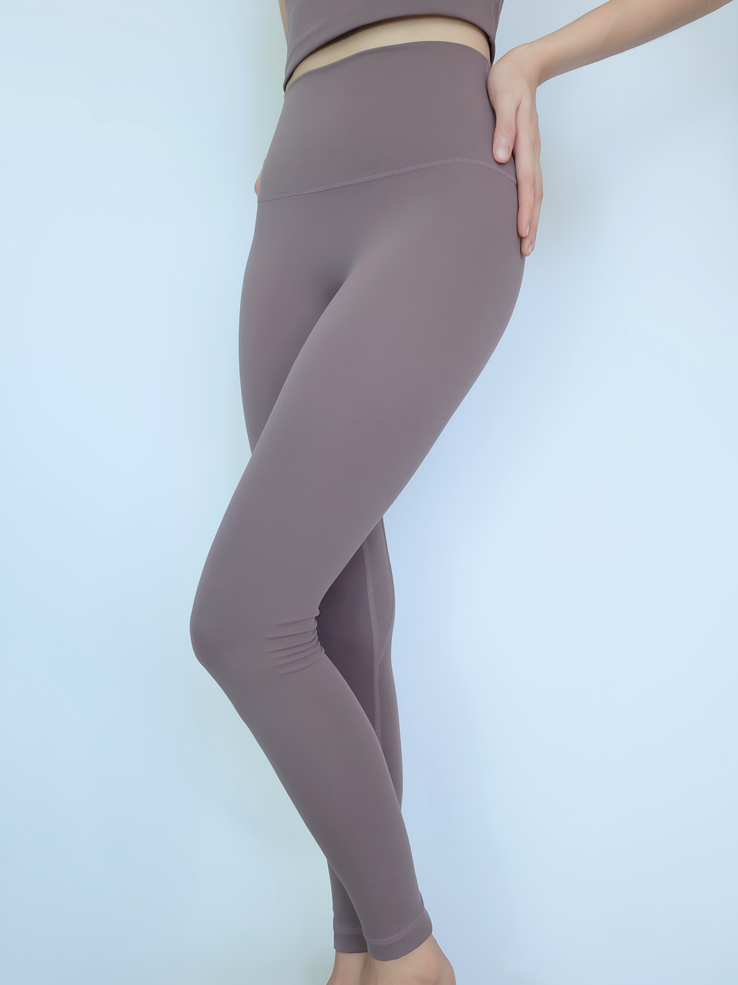 Essential Leggings in Mocha