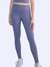 Load image into Gallery viewer, Essential Leggings in Lilac
