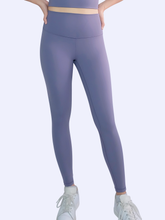 Load image into Gallery viewer, Essential Leggings in Lilac
